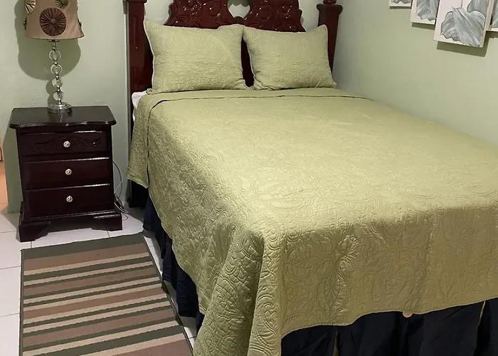 Jade Coast Getaway Near Apartment