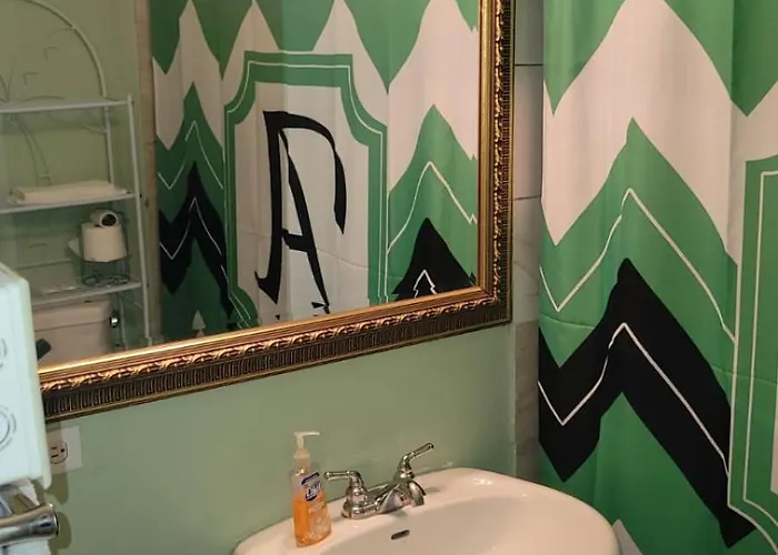 Jade Coast Getaway Near Apartment